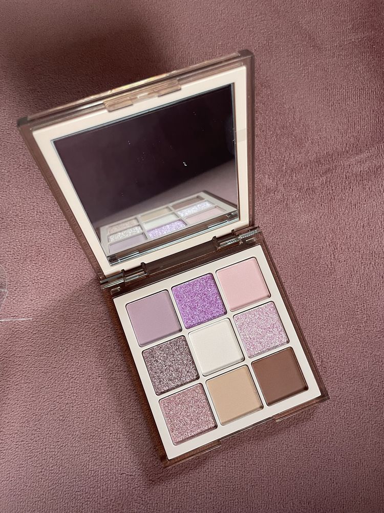 Paletka cieni do oczu HudaBeauty Nude Obsessions Light