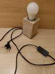Minimalistyczna industrialna lampka