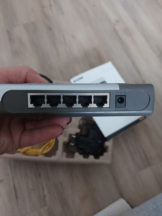 5 портовий комутатор D-Link