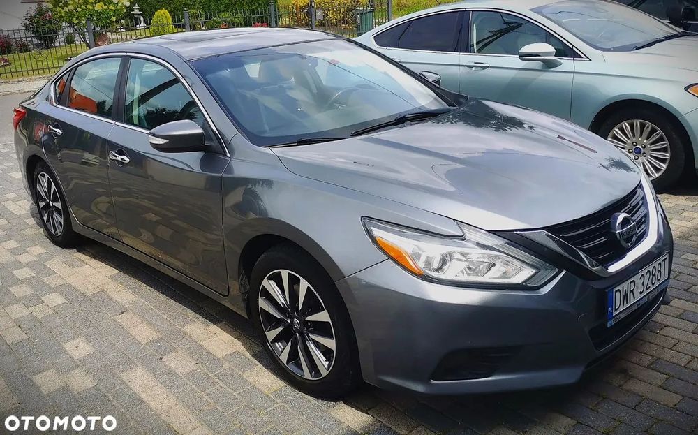 Nissan Altima Nissan Altima  2,5   automat  wersja  SL