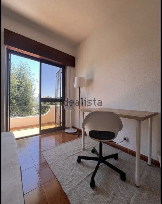 Quarto para alugar em moradia