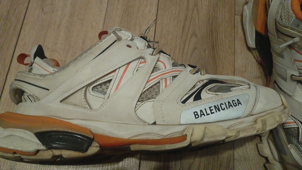 Balenciaga track 1