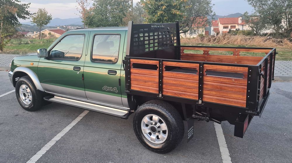 nissan navara d22 4x4