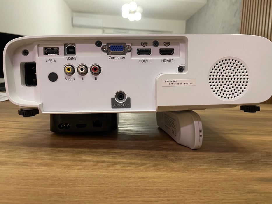 Projektor Epson EH-TW750 + Apple TV 4K 3 gen. zestaw