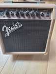 Fender Acoustasonic 15 wzmacniacz gitarowy i do wokalu akustyczny