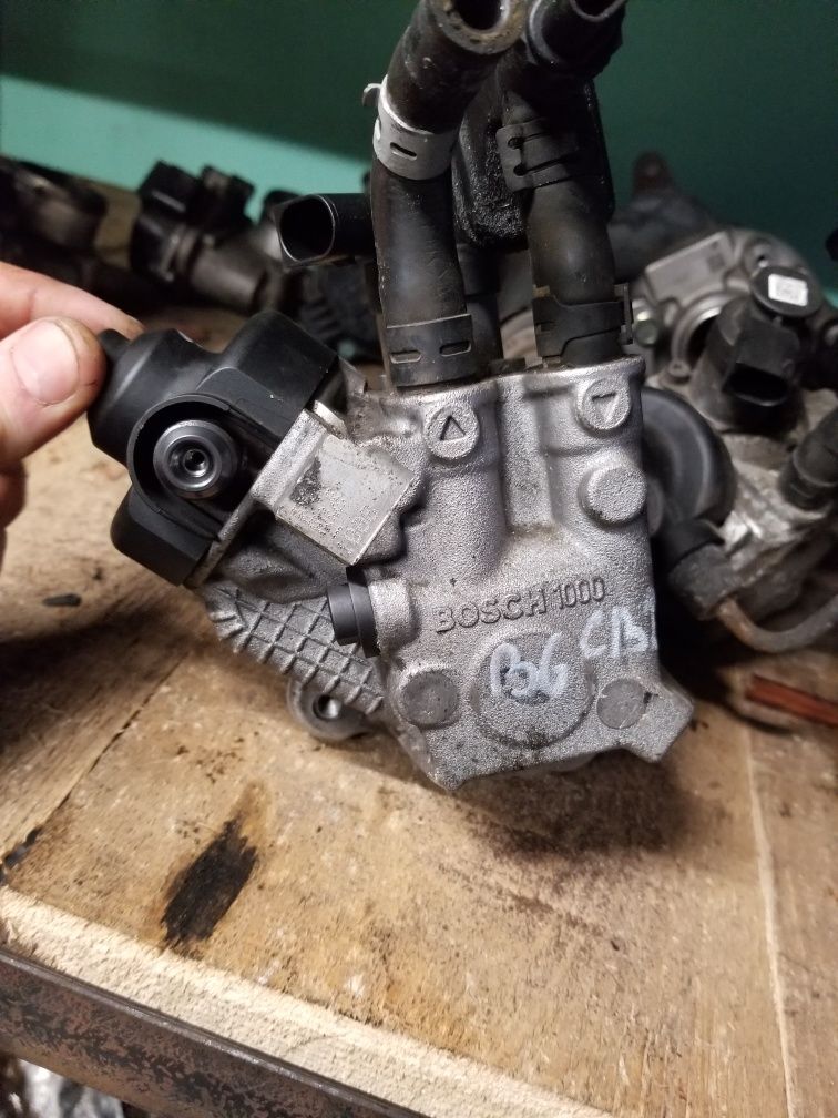 ТНВД насос високого тиску 2.0 CBA CBAB 03L 130 755 B6 B7 CC A5 Caddy