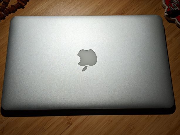 MacBook air 11 Mid 2012 1,7ghz dual core i5 4gb 128 SSD
