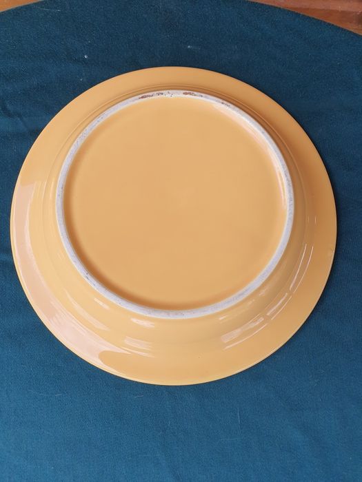 Żółty talerz głęboki