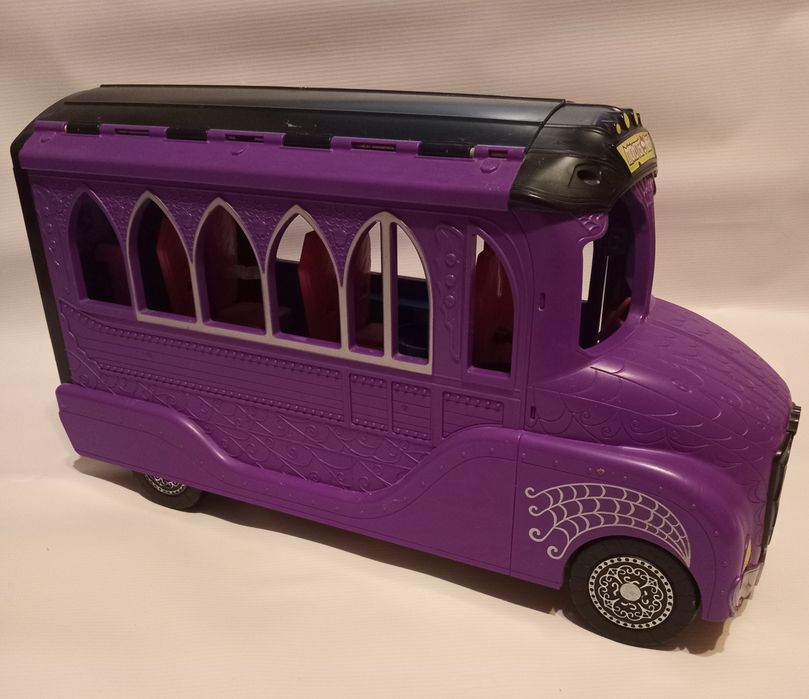 Автобус Monster High