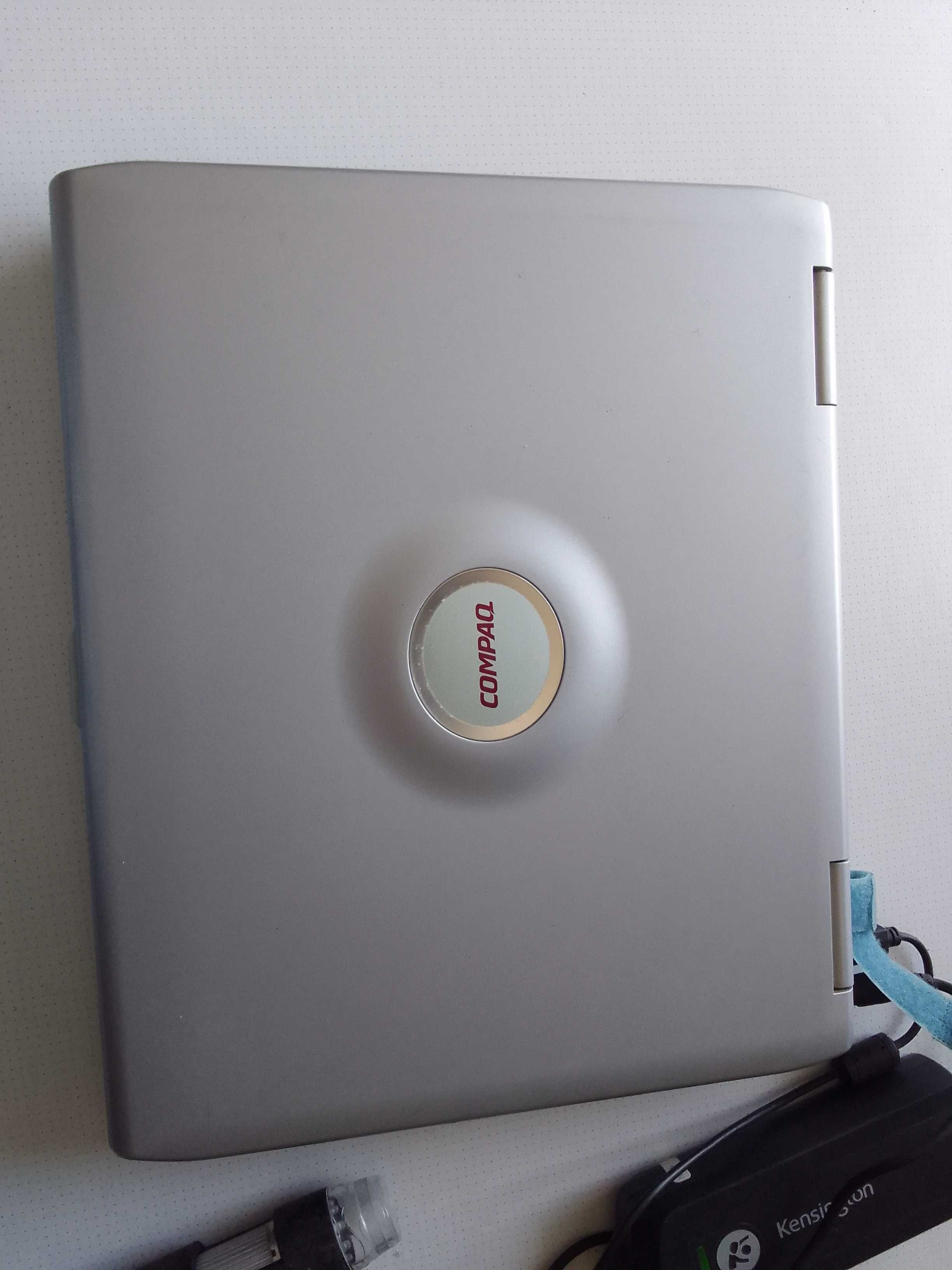 Computador Portátil  Compaq Presario 2100 + Microscópio digital