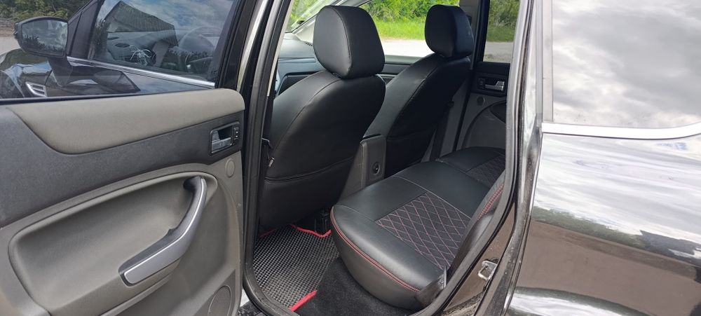 Форд Куга 2 л дізель 2013 року,в хорошому стані.