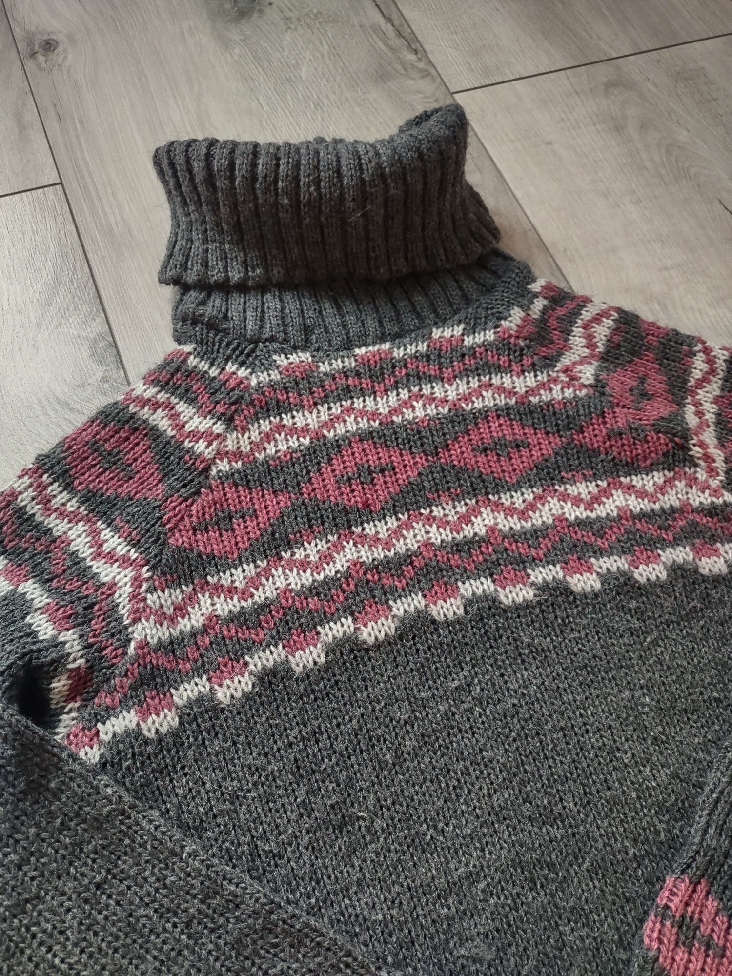 Sweter z golfem rozm 38 szary