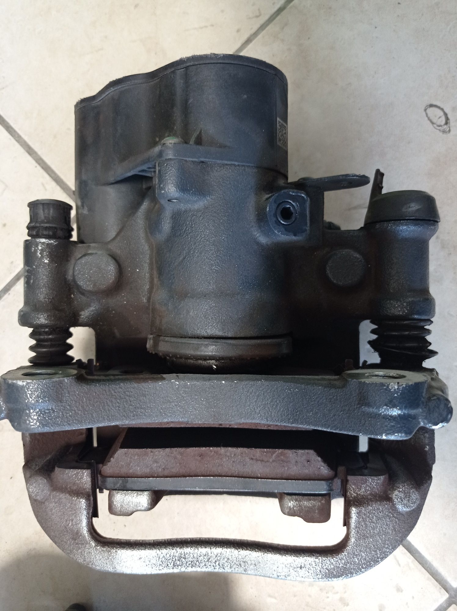 IVECO DAILY VI 18-24 ZACISK HAMULCOWY Tył  Prawy Elektryczny