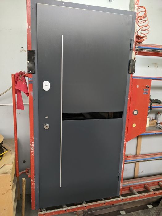 Двері вхідні/міжкімнатні. Вироби з металу.  Порошкове фарбув