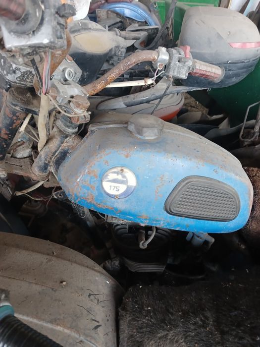 Двигун восход розібраний