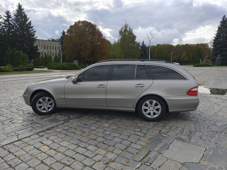 Mercedes-Benz E  2004
