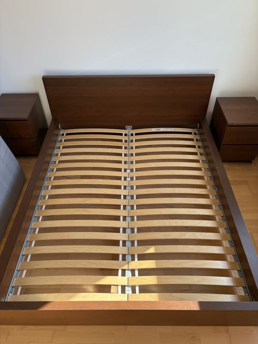 Łóżko Ikea Malm 160x200 z materacem i stolikami nocnymi