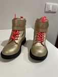botas douradas e rosa de sola grossa e quentes