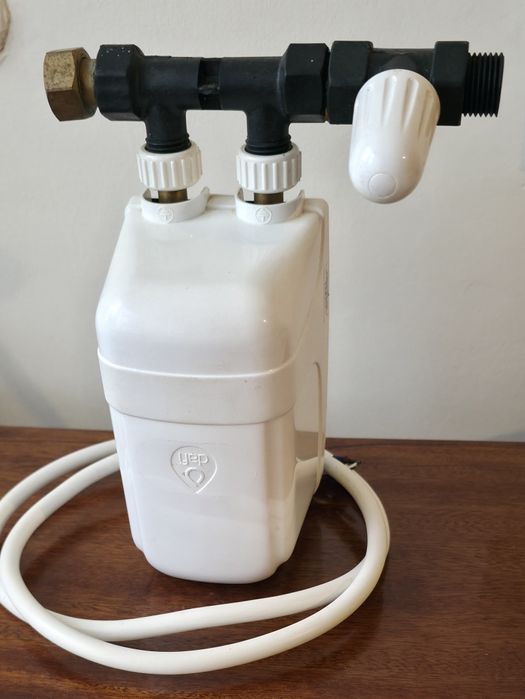 Проточний  електричний  водонагрівач  DAFI