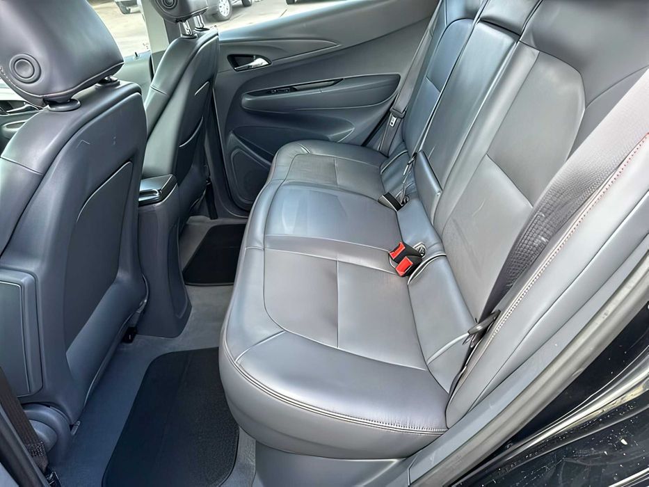 Chevrolet Bolt EV      2017