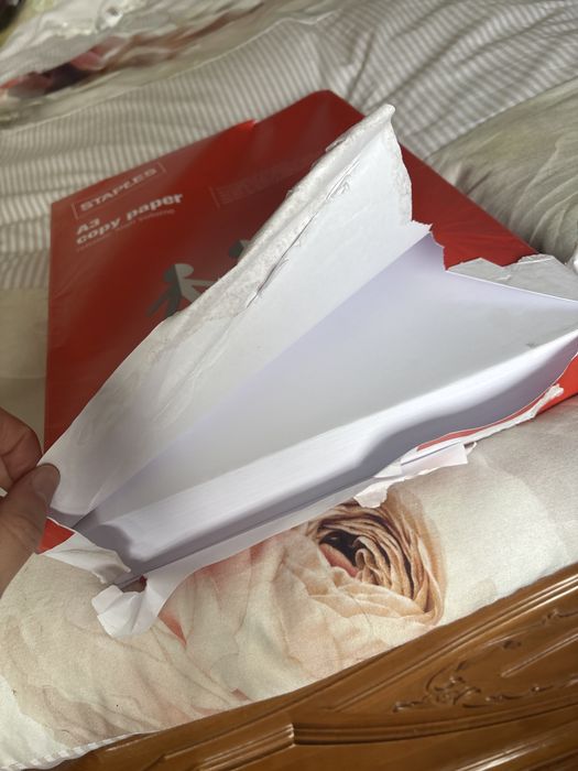 Resma de papel A3 - quase inteira!