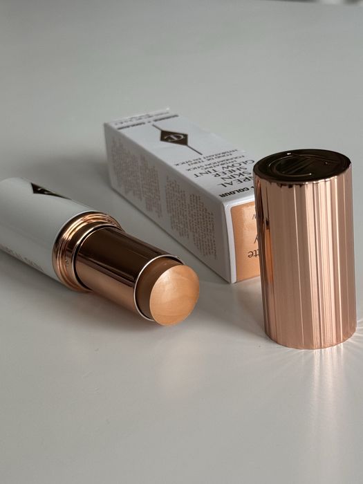 charlotte tilbury unreal skin sheer glow tint – podkład w sztyfcie