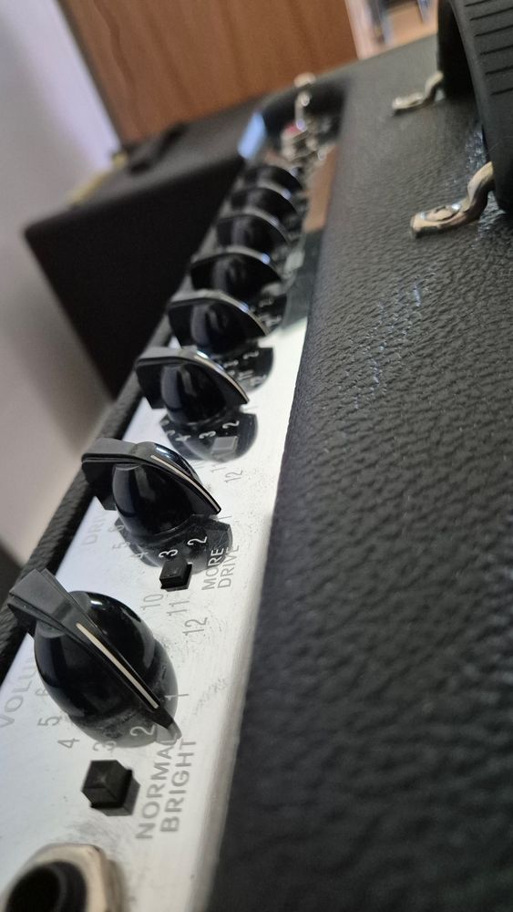 Wzmacniacz gitarowy lampowy Fender Deluxe Hot Rod