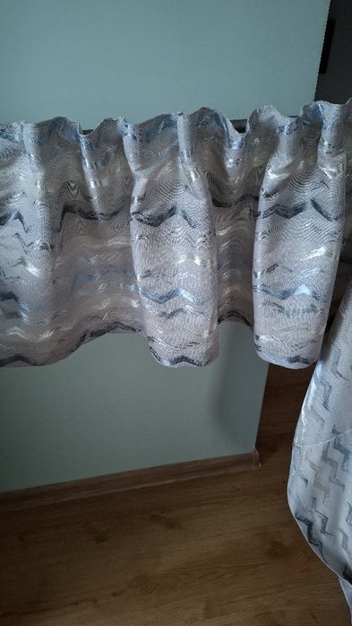 Zazdroska na górna część okna