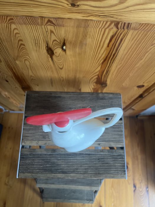 Sprzedam konewkę w kształcie kury PRL, vintage , lata 50-60 te