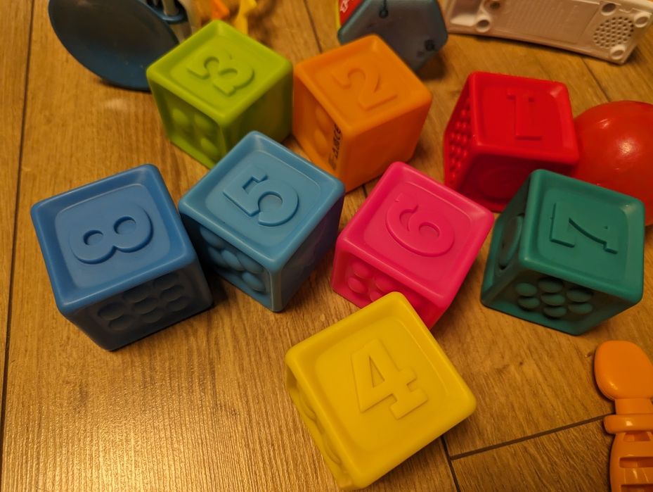 Zestaw zabawek dla dziecka do roczku niemowlęcych