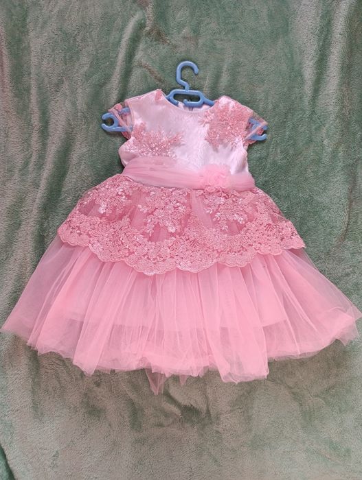 Святкова сукня для дівчинки