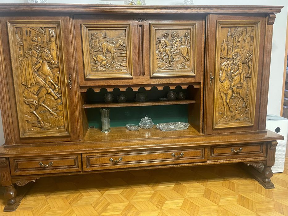 Witryna kredens szafa drewniana z motywami jeleni i lasu