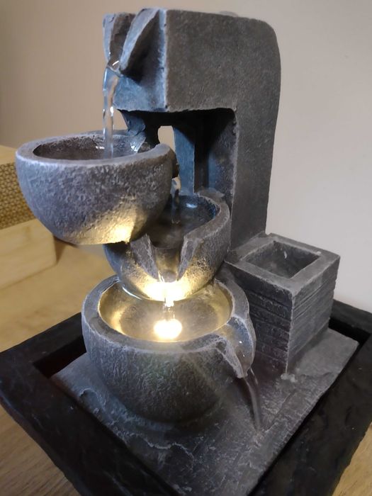 Fontanna ze światełkiem