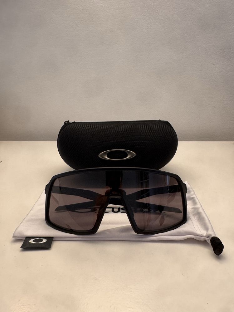 Oakley Sutro Black