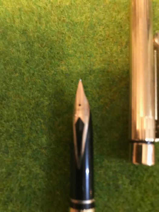 Esferográfica e Caneta Tinta Permanente Sheaffer Targa-banhado a ouro