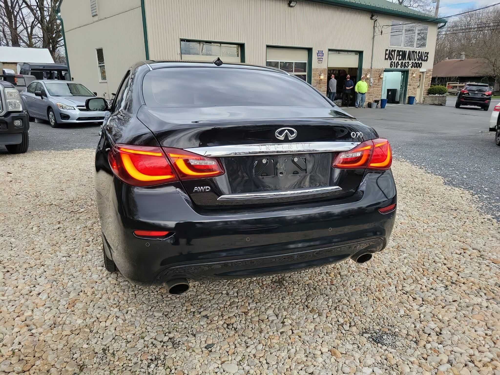 Infiniti Q70 2016