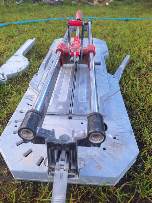 Przecinarka ręczna do glazury firmy RUBI