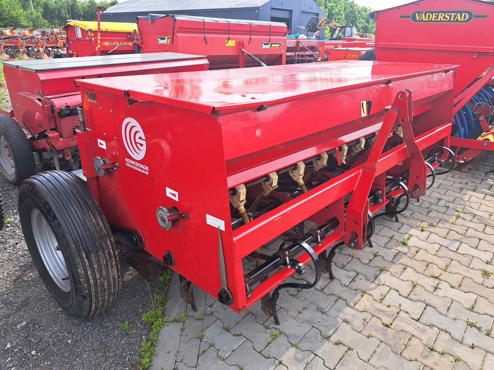 Siewnik zbożowy talerzowy Junkkari Simulta 2500.