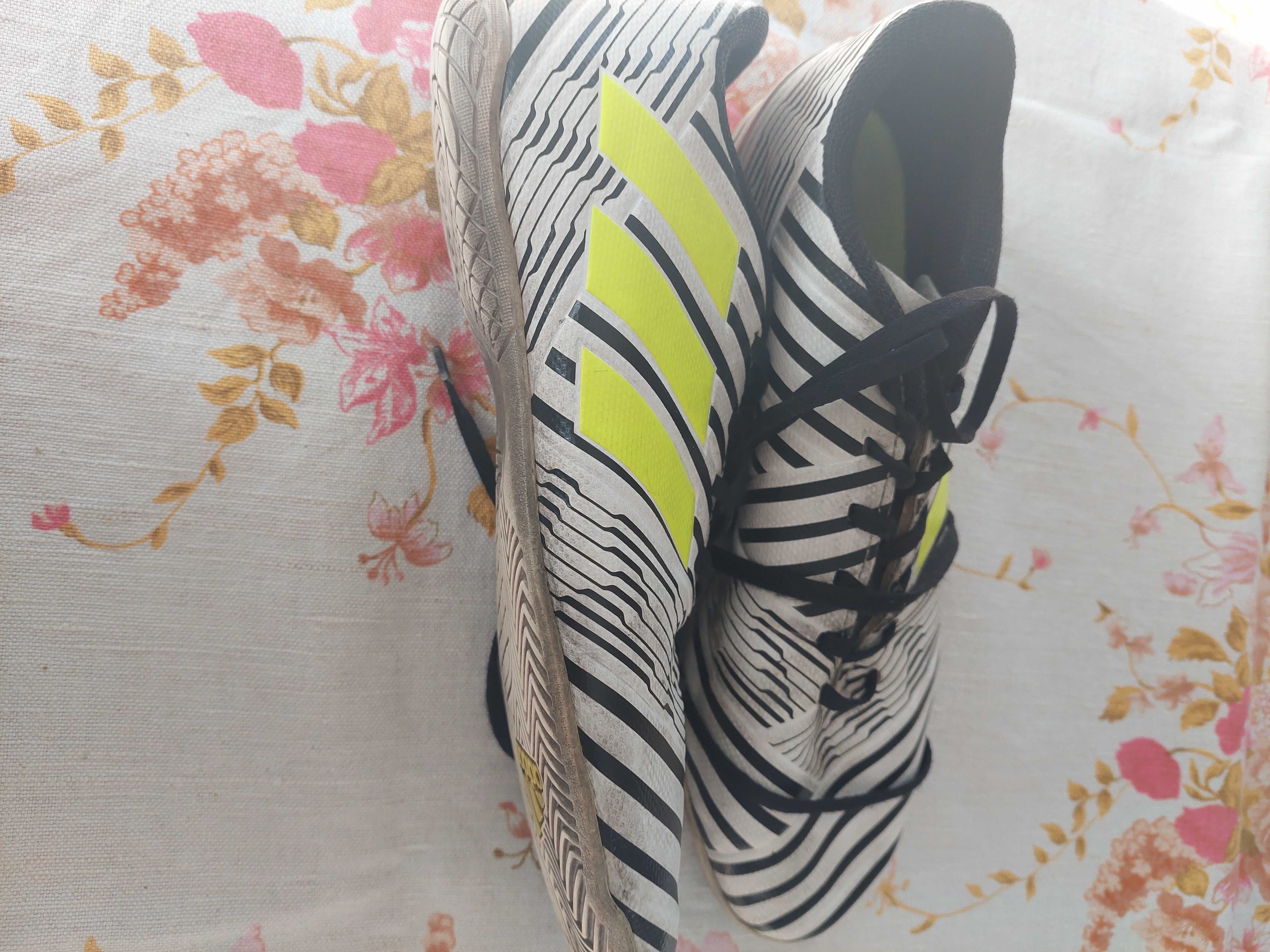 Buty halówki firmy Adidas -taniej