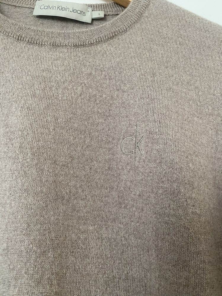 Sweter damski wełna Calvin Klein Jeans beżowy w serek rozm S M