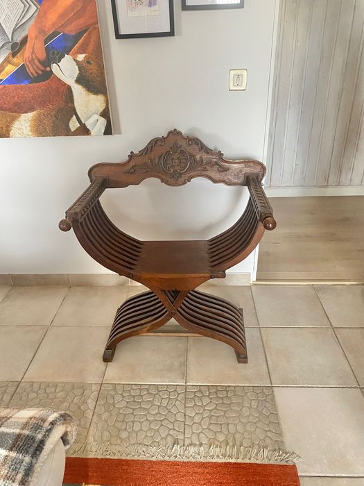 Cadeira antiga torneada