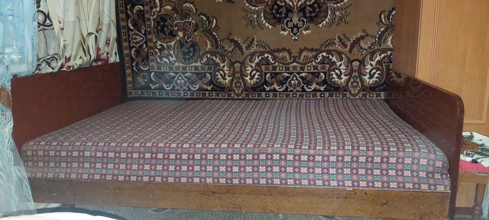 Кровать полутороспальная