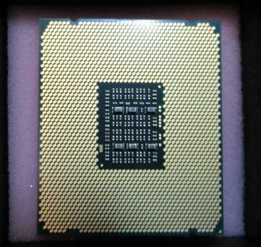 Пpoцecop Xeon E7-4890 V2 15 ядер 30 потоків 2.8ГГц LGA2011