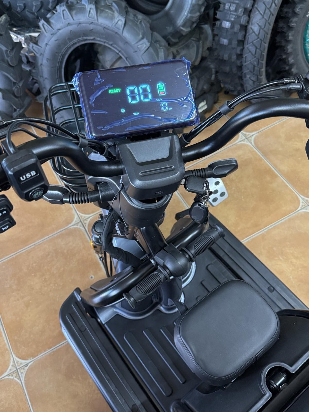 Електроскутер триколісний Crosser TR-1 72V 600W 20A