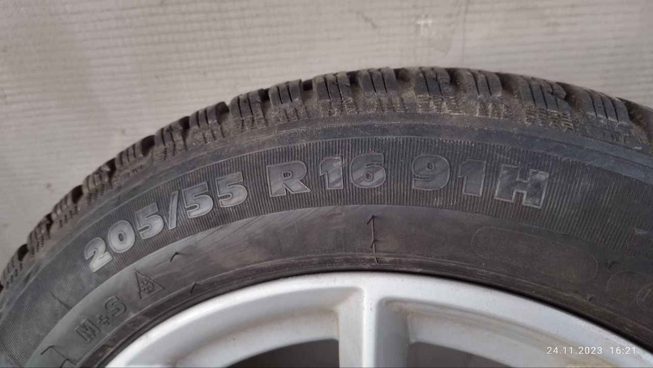 Титани на зимовий покришках 205/55R16