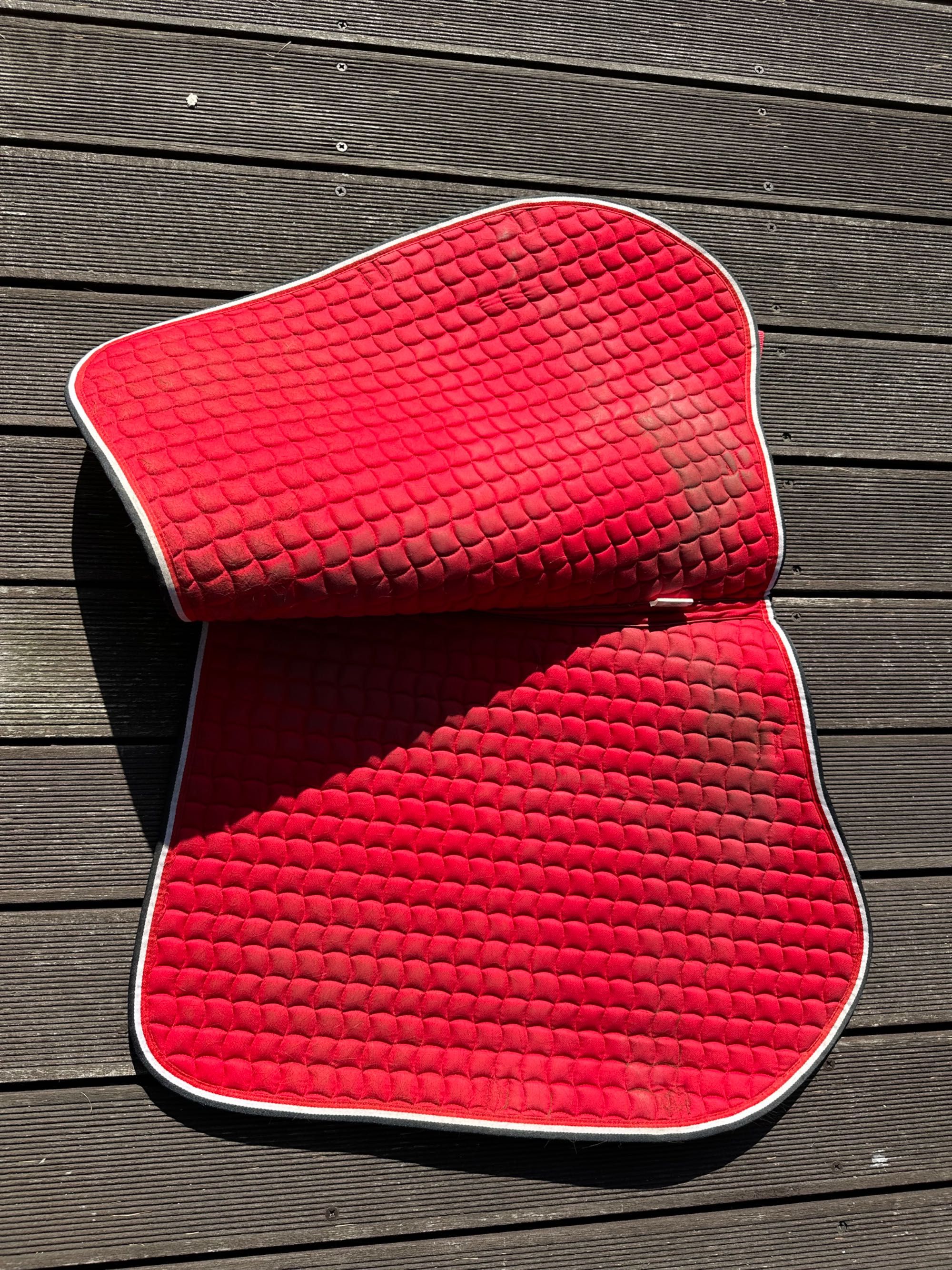 Czaprak Eskadron VS RED