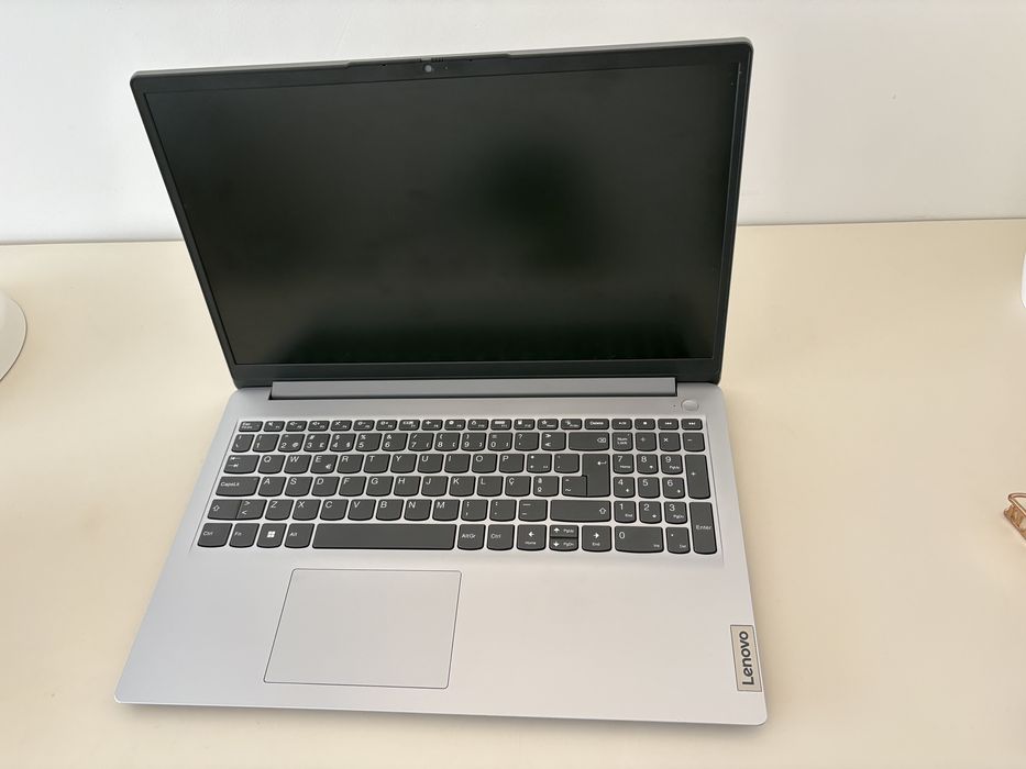 computador LENOVO IdeaPad 1