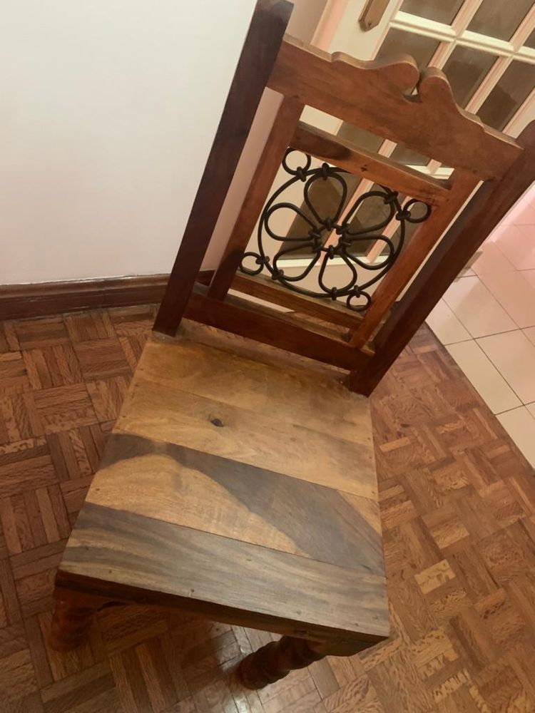 Conjunto mesa e cadeiras