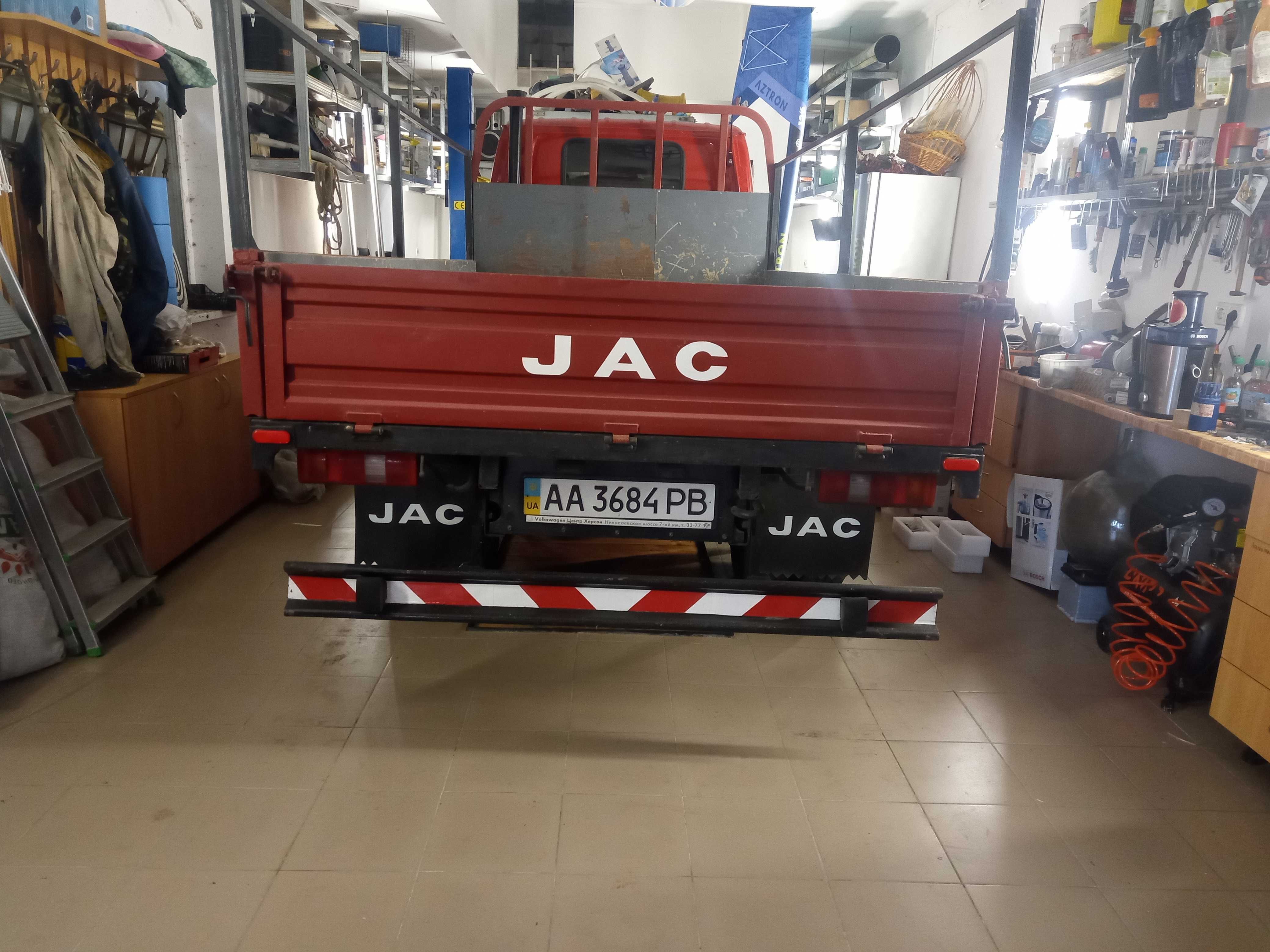 Вантажний JAC 1020