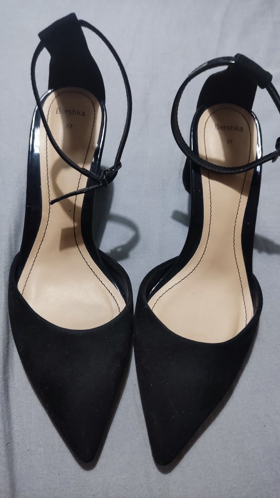 Sapatos Bershka praticamente novos Tam. 37